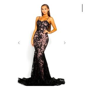 🦋Gorgeous PORTIA & SCARLETT formal gown🦋
NWT